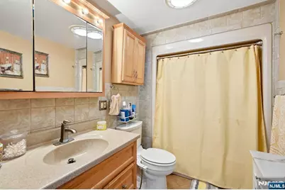 560 Glenwood Avenue, Teaneck Township, NJ 07666 - Photo 30
