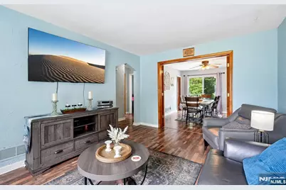 560 Glenwood Avenue, Teaneck Township, NJ 07666 - Photo 4