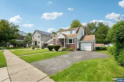 560 Glenwood Avenue, Teaneck Township, NJ 07666 - Photo 2