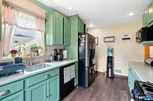 560 Glenwood Ave, Teaneck Township, NJ 07666 - Photo 18
