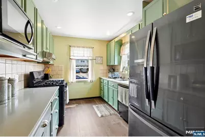 560 Glenwood Avenue, Teaneck Township, NJ 07666 - Photo 16