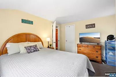 560 Glenwood Avenue, Teaneck Township, NJ 07666 - Photo 24