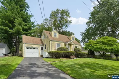 1050 Evergreen Court, New Milford, NJ 07646 - Photo 2