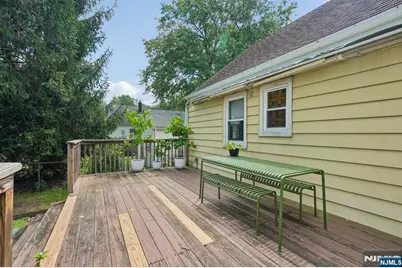 1050 Evergreen Court, New Milford, NJ 07646 - Photo 20