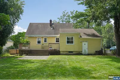 1050 Evergreen Court, New Milford, NJ 07646 - Photo 22