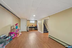 1050 Evergreen Ct, New Milford, NJ 07646 - Photo 14