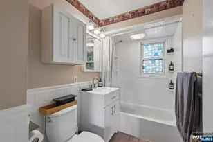 1050 Evergreen Ct, New Milford, NJ 07646 - Photo 10