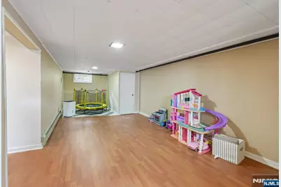 1050 Evergreen Court, New Milford, NJ 07646 - Photo 12