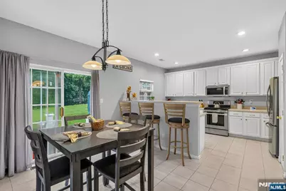 252 Ridge Drive, Pompton Lakes, NJ 07442 - Photo 10