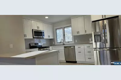 2 3rd Street 2 #2, Elmwood Park, NJ 07407 - Photo 4