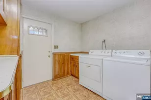 105 Arnot Pl, Paramus, NJ 07652 - Photo 10