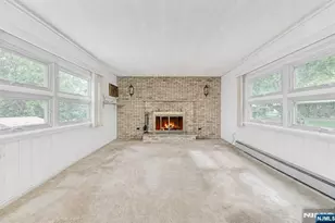 105 Arnot Pl, Paramus, NJ 07652 - Photo 4