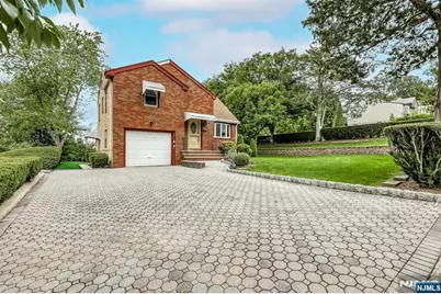 105 Arnot Place, Paramus, NJ 07652 - Photo 18