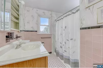 105 Arnot Place, Paramus, NJ 07652 - Photo 12