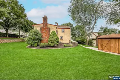 105 Arnot Place, Paramus, NJ 07652 - Photo 16