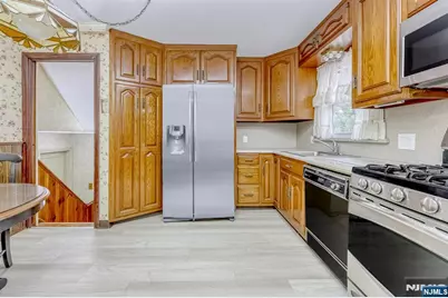 105 Arnot Place, Paramus, NJ 07652 - Photo 8