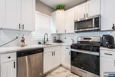 22 Comfort Place, Clifton, NJ 07011 - Photo 6