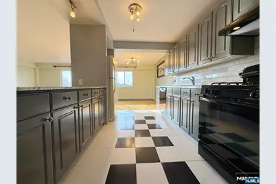 2185 Lemoine 8M #8M, Fort Lee, NJ 07024 - Photo 22