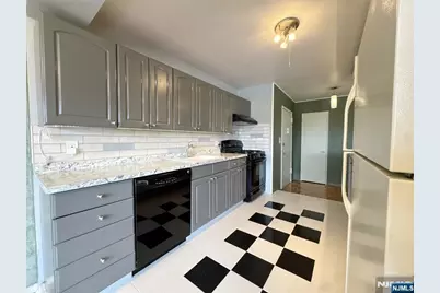 2185 Lemoine 8M #8M, Fort Lee, NJ 07024 - Photo 26