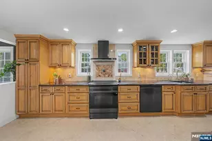 11 Hanover Pl, Glen Rock, NJ 07452 - Photo 12