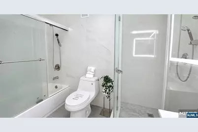 1055 River Road 302 #302, Edgewater, NJ 07020 - Photo 6