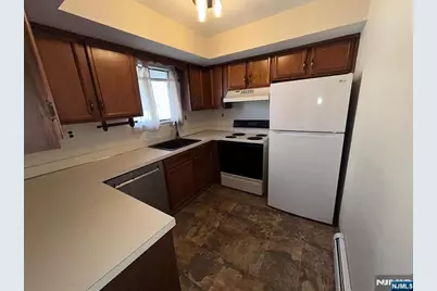168 Diamond Bridge Avenue 1 #1, Hawthorne, NJ 07506 - Photo 6
