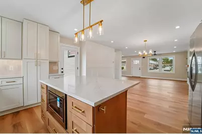 324 Thomas Avenue, Lyndhurst Township, NJ 07071 - Photo 16