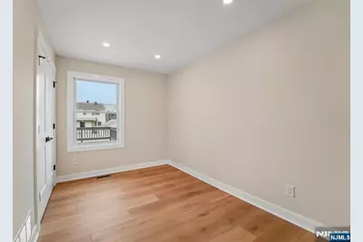 324 Thomas Avenue, Lyndhurst Township, NJ 07071 - Photo 18