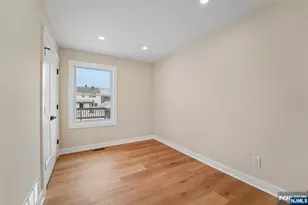 324 Thomas Ave, Lyndhurst Township, NJ 07071 - Photo 18