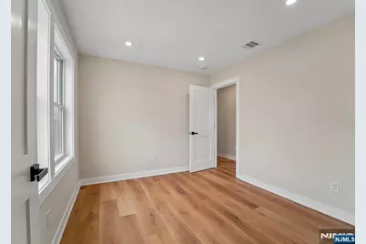 324 Thomas Avenue, Lyndhurst Township, NJ 07071 - Photo 32