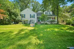9 Coleridge Rd, Millburn, NJ 07078 - Photo 2