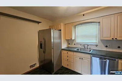 380 Coolidge Avenue, Fort Lee, NJ 07024 - Photo 4