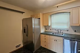 380 Coolidge Ave, Fort Lee, NJ 07024 - Photo 4