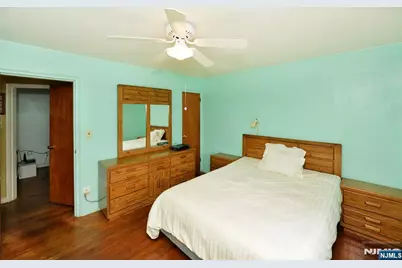 151 Hickory Avenue, Bergenfield, NJ 07621 - Photo 12