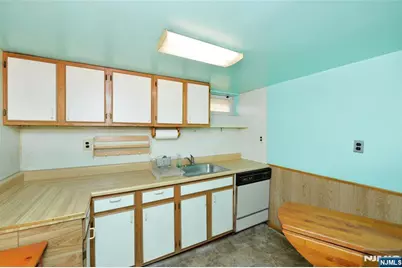 151 Hickory Avenue, Bergenfield, NJ 07621 - Photo 20