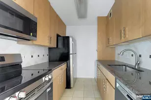 9019 Wall 6B, North Bergen, NJ 07047 - Photo 10