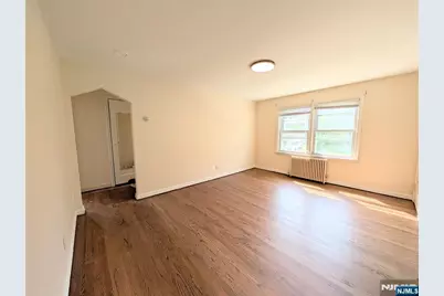 139 Eastern Way 2R #2R, Rutherford, NJ 07070 - Photo 2