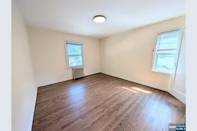 139 Eastern Way 2R #2R, Rutherford, NJ 07070 - Photo 6