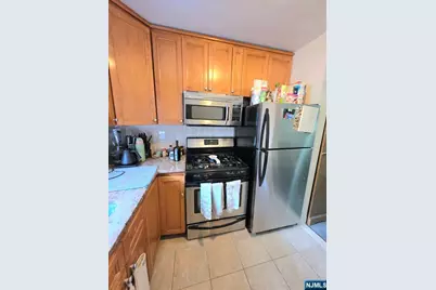 2165D N Central Road D #D, Fort Lee, NJ 07024 - Photo 4
