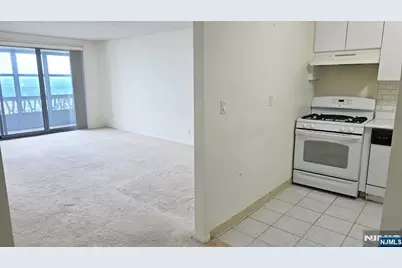 2100 Linwood Avenue 23D #23D, Fort Lee, NJ 07024 - Photo 4