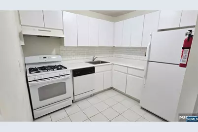 2100 Linwood Avenue 23D #23D, Fort Lee, NJ 07024 - Photo 6