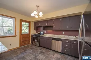 403 Longview, Northvale, NJ 07647 - Photo 6