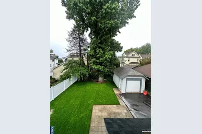 30 Knox Avenue, Cliffside Park, NJ 07010 - Photo 16