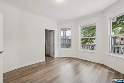 19 Nassau Place, East Orange, NJ 07018 - Photo 6