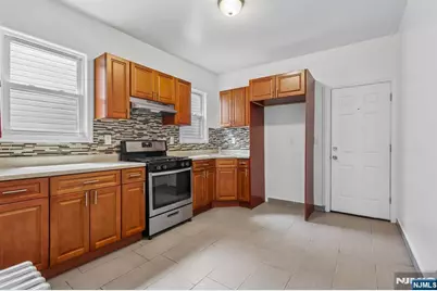 19 Nassau Place, East Orange, NJ 07018 - Photo 8