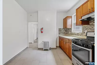 19 Nassau Place, East Orange, NJ 07018 - Photo 10