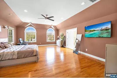683 Victoria Avenue, Paramus, NJ 07652 - Photo 22