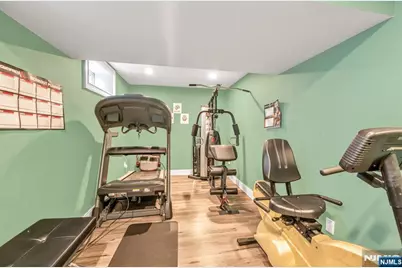 683 Victoria Avenue, Paramus, NJ 07652 - Photo 44