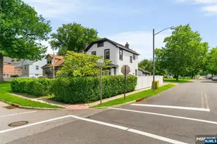 274 Brighton Ave, East Orange, NJ 07017 - Photo 4