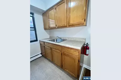 289 Essex H #H, Hackensack, NJ 07601 - Photo 8